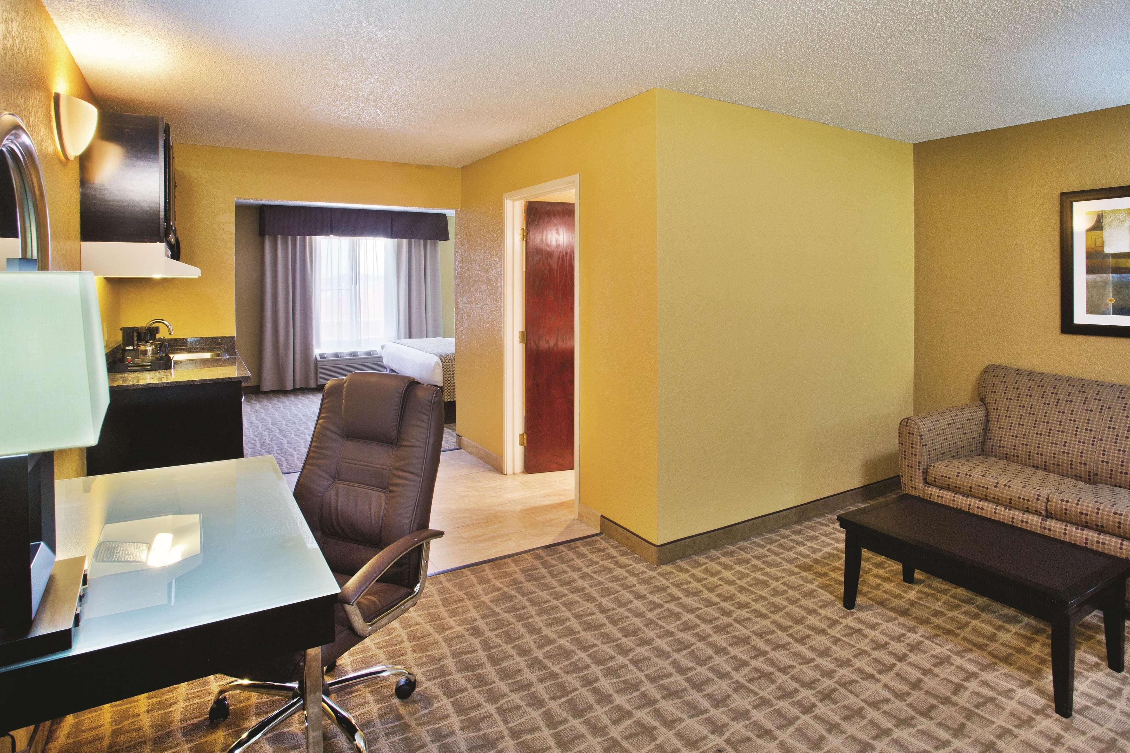 Hotel La Quinta By Wyndham Hot Springs Exterior foto