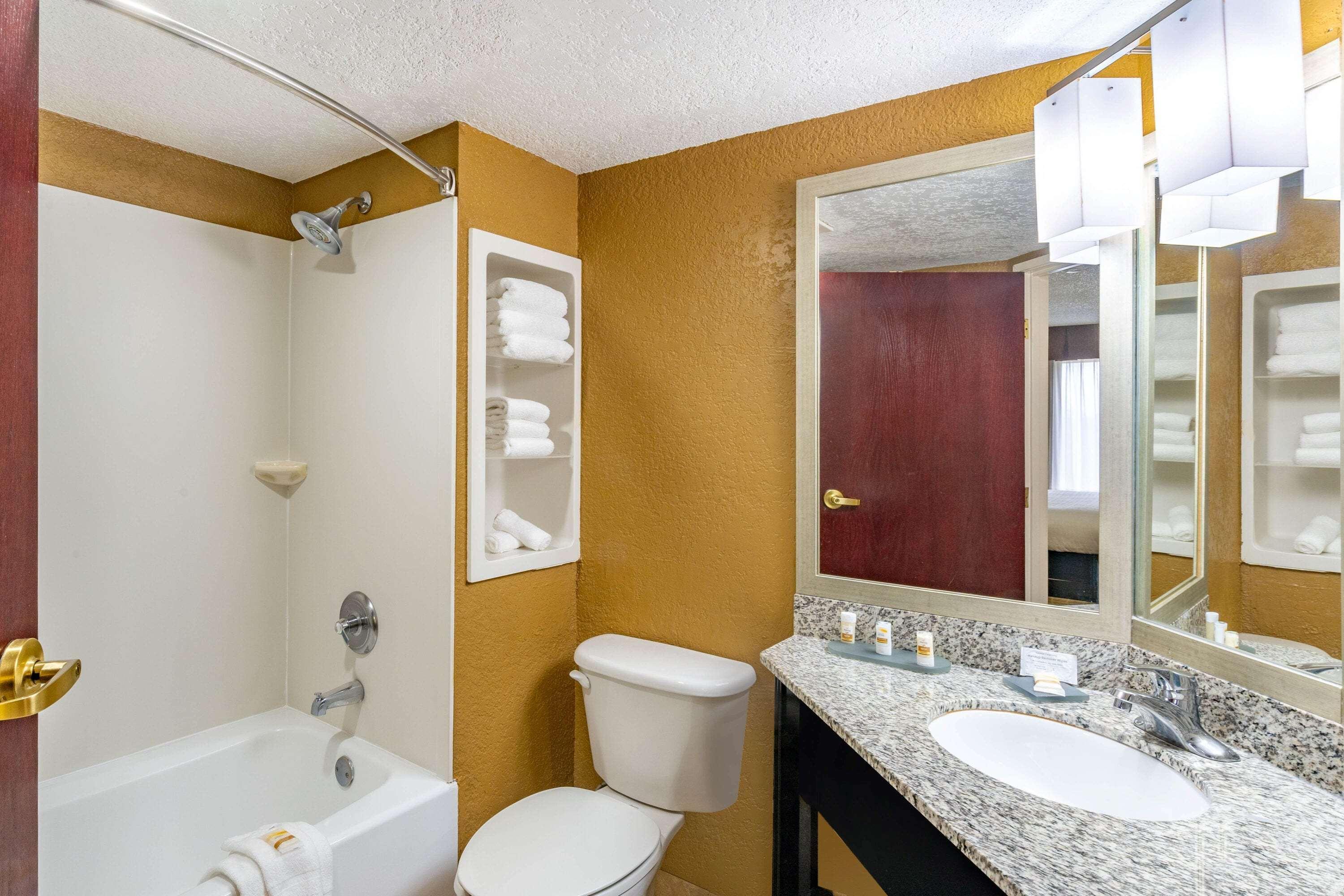 Hotel La Quinta By Wyndham Hot Springs Exterior foto