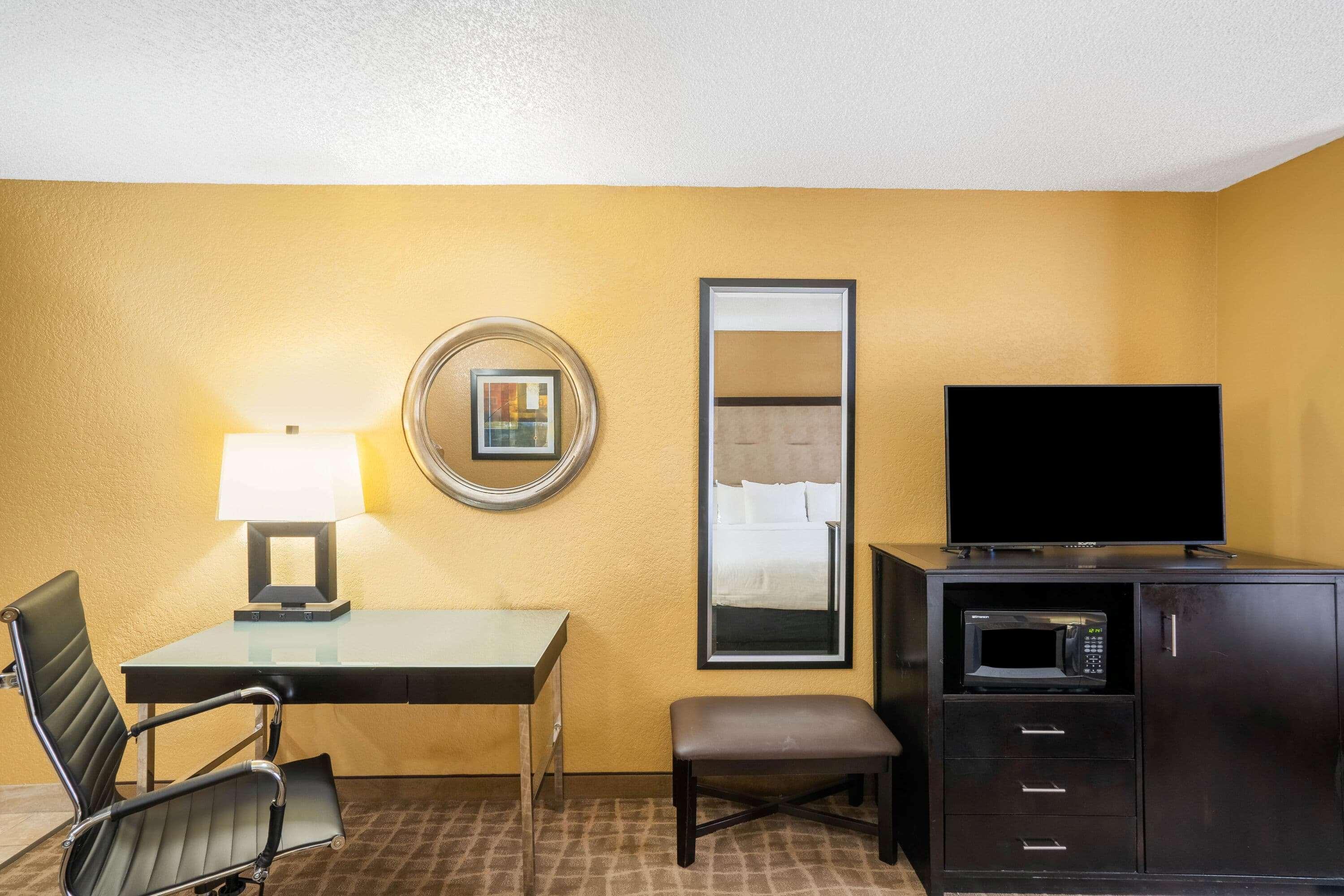 Hotel La Quinta By Wyndham Hot Springs Exterior foto